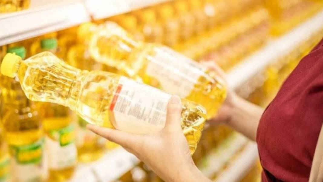 Ayçiçek yağında dev indirim fırsatı! 4 litre ayçiçek yağı 234 TL'ye düştü. Torbasını alan o marketlere koşuyor 4